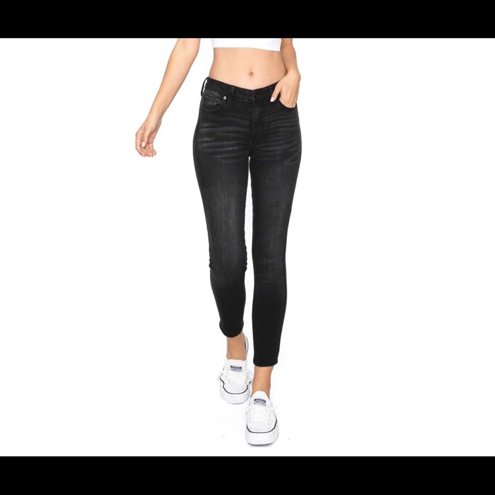 KENDALL + KYLIE Mid-Rise Stretchy Jeans
